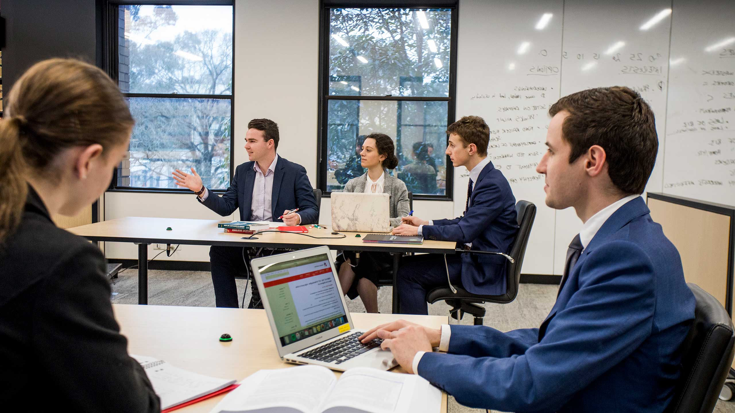Bachelor of Business | La Trobe University
